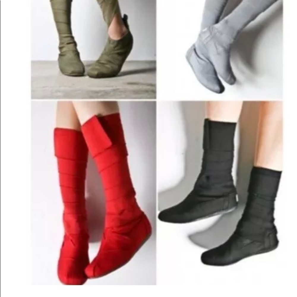 Red toms wrap up boots